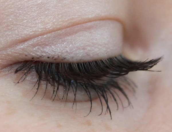 Одинаково ли хороши? Тушь Chanel Le Volume De Chanel Mascara в оттенке #10 Noir и в оттенке # 20 brun (waterproof)