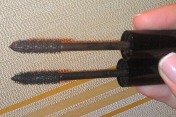Одинаково ли хороши? Тушь Chanel Le Volume De Chanel Mascara в оттенке #10 Noir и в оттенке # 20 brun (waterproof)