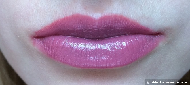 Двое из ларца, не одинаковых с лица - увлажняющая губная помада Rimmel Moisture Renew 705 Lets's Get Naked и 180 Wintage Pink