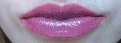 Двое из ларца, не одинаковых с лица - увлажняющая губная помада Rimmel Moisture Renew 705 Lets's Get Naked и 180 Wintage Pink