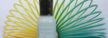Cвежий и голубой Sally Hansen Breezy Blue
