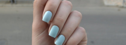 Cвежий и голубой Sally Hansen Breezy Blue