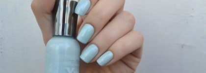 Cвежий и голубой Sally Hansen Breezy Blue