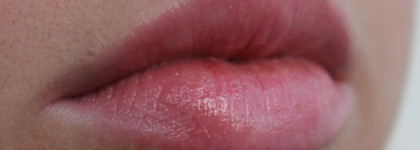 Бальзам для губ, подчеркивающий их естественный цвет Dior Addict Lip Glow SPF 10