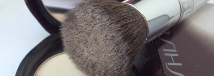 Shiseido The Makeup Luminizing Color Powder # L2 Apricot - Подсвечивающая компактная пудра