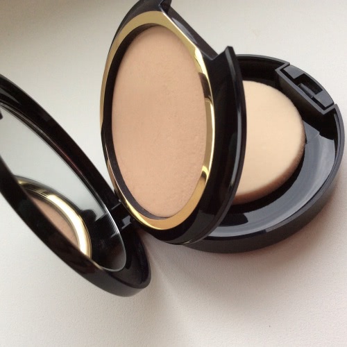 Компактная пудра Estee Lauder Invisible Powder Makeup 1N1 Ivory Nude
