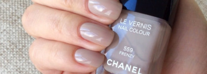 Маникюр в стиле "нюд" с лаками Chanel