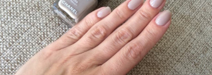 Маникюр в стиле "нюд" с лаками Chanel