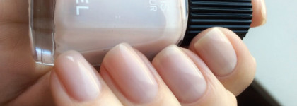 Нежно-розовый маникюр с лаками Chanel и Guerlain