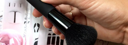 Givenchy Blush Brush - идеальна для румян Chanel