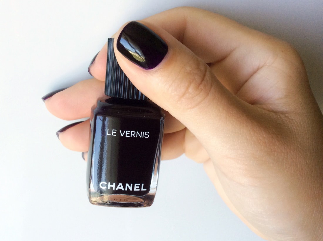 Chanel Le Vernis Longwear Nail Colour in Black Satin - wide 3