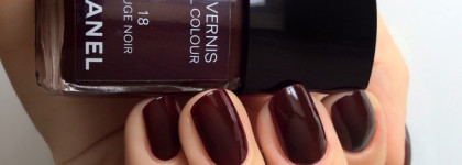 Chanel Le Vernis Nail Colour — 18 Rouge Noir