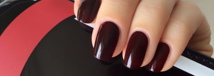 Chanel Le Vernis Nail Colour — 18 Rouge Noir