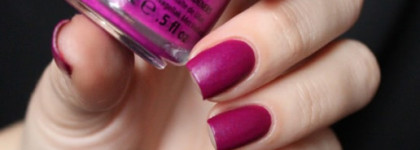 Казнить или любить? China Glaze - Flying Dragon