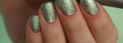 China Glaze - Wrinkling The Sheets