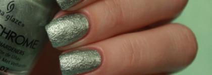 China Glaze - Wrinkling The Sheets