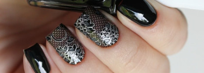 Монохромный маникюр. Арт-стикеры Dashing Diva и  Essie - 56 Licorice