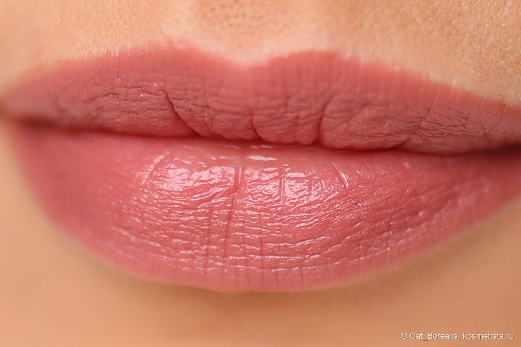 Сливается с цветом губ