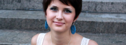 Не в бровь, а в... А нет, все правильно, в бровь