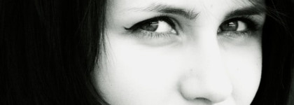 Не в бровь, а в... А нет, все правильно, в бровь