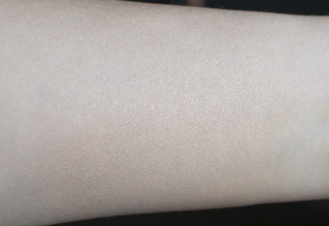 Jouer Luminizing Moisture Tint SPF 20 в оттенке Pearl