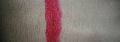 Маленькое красное платье или Essence Longlasting Lipstick в оттенке 03 Dare To Wear