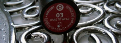 Маленькое красное платье или Essence Longlasting Lipstick в оттенке 03 Dare To Wear