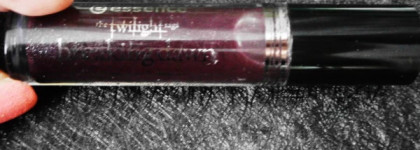 Блеск для губ от Essence The Twilight Saga: Breaking Dawn - Part 2 в оттенке 01 Alice Had a Vision - Again