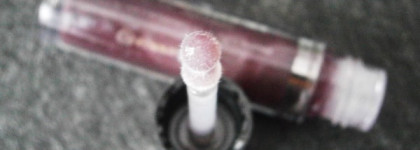 Блеск для губ от Essence The Twilight Saga: Breaking Dawn - Part 2 в оттенке 01 Alice Had a Vision - Again