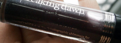 Блеск для губ от Essence The Twilight Saga: Breaking Dawn - Part 2 в оттенке 01 Alice Had a Vision - Again