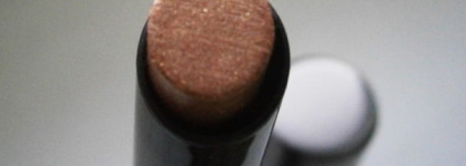 Две розы Gosh Soft'n Shine Lip Balm в оттенках #41 Kiss и #35 Antique Gold