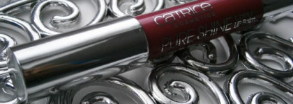 Нежный, невесомый Pure Shine Color Lip Balm от Catrice #040 My Cherry Berry