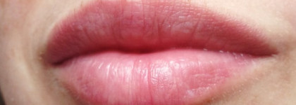 Две сестрички Lumene Wild Rose moisture lipstick SPF 15     №15, № 66