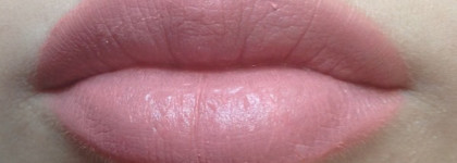 Такие разные. Essence Stay Matt lip cream 01 velvet rose, 04 silky red