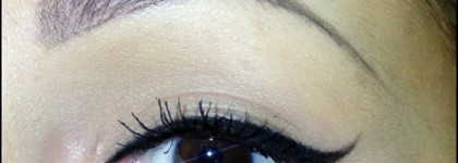 Essence Гелевая подводка в выдвигающемся карандаше Gel eye pencil waterproo в оттенке №01 black blaze  и №03 urban jungle