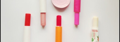 Если губы просят увлажнения -  скупаем бальзамы полками