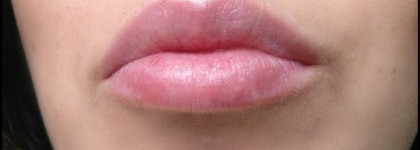 Если губы просят увлажнения -  скупаем бальзамы полками