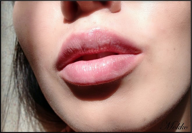 Блеск для губ Bourjois lips gloss 3D Action Baume Moisture 8hrs в оттенке №48 Rose Romantic