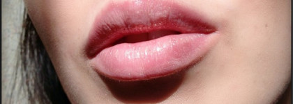Блеск для губ Bourjois lips gloss 3D Action Baume Moisture 8hrs в оттенке №48 Rose Romantic