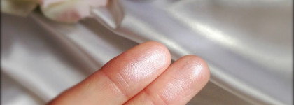 Окунуться в сказку. Essence Hidden Stories Collection Winter 2015. Хайлайтер Essence Hidden Stories Highlighter №02 enter wonderland