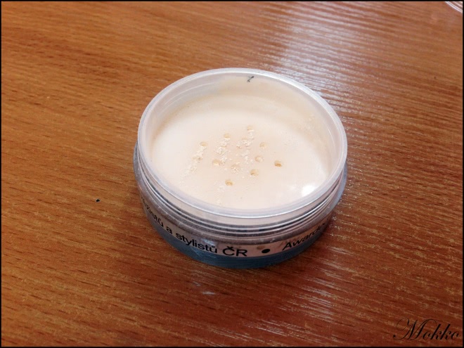 Рассфокус лица: Dermacol Invisible fixing powder #Light