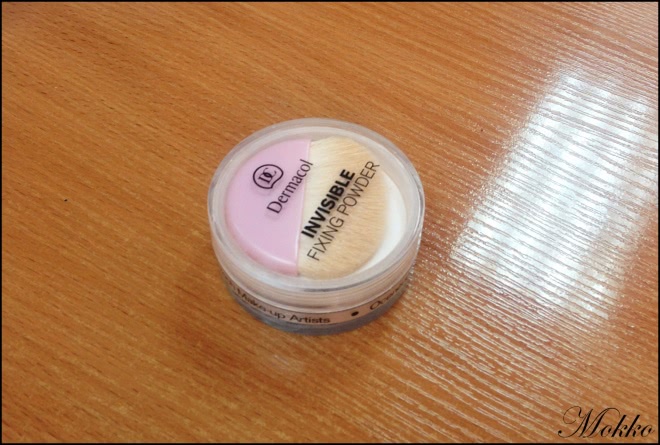 Рассфокус лица: Dermacol Invisible fixing powder #Light