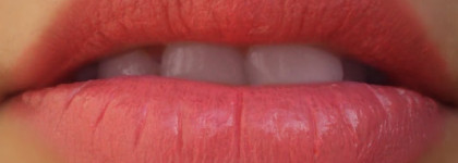 Essence longlasting lipstik Стойкая губная помада в оттенках 12 Blush my lips и 13 love me