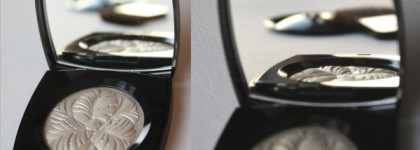 Chanel Camelia De Plumes Poudre illuminatrice Highlighting Powder