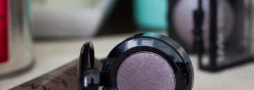 Тени Nyx Hot Singles Eye Shadow в оттенке HS17 Dressed to Kill