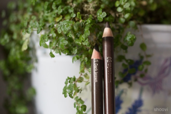 Карандаш для бровей Clarins Eyebrow Pencil в оттенках 02 Light Brown и 01 Dark Brown