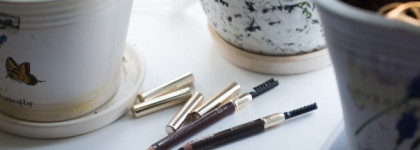 Карандаш для бровей Clarins Eyebrow Pencil в оттенках 02 Light Brown и 01 Dark Brown