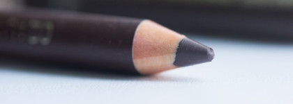 Карандаш для бровей Clarins Eyebrow Pencil в оттенках 02 Light Brown и 01 Dark Brown