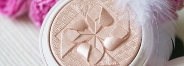 Пудра-хайлайтер Guerlain Poudre De Soie Illuminating Silk Shimmer Powder
