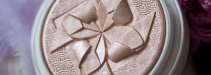 Пудра-хайлайтер Guerlain Poudre De Soie Illuminating Silk Shimmer Powder